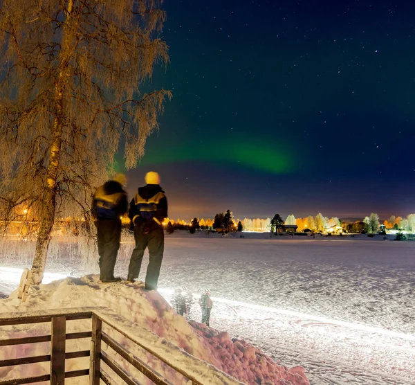 Tourists Admiring Northen Lights Aurura Borealis Rovaniemi Capital Lapland Arctic — Stock Photo, Image