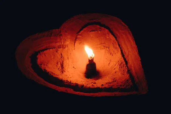 Iluminación de lámpara de aceite con base de linterna en forma de corazón, Artes de — Foto de Stock