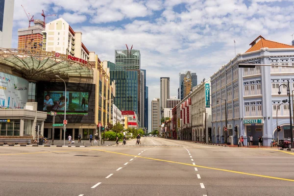 Singapur 'da Çin Mahallesi sokakları boş.