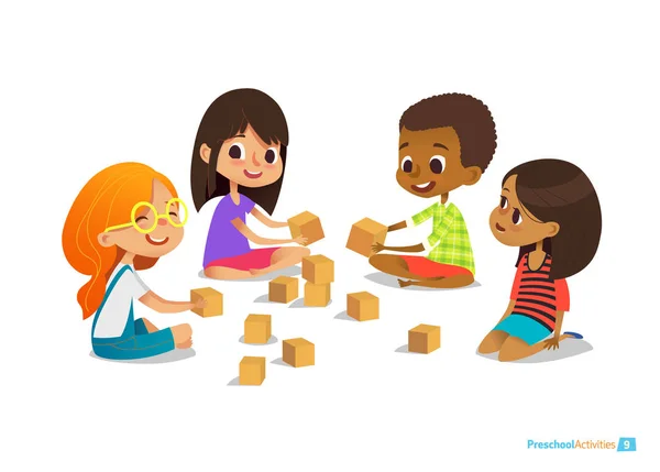 Crianças rindo e sorrindo sentar no chão em círculo, brincar com cubos de brinquedo falar. Entretenimento infantil, conceito de atividade pré-escolar do jardim de infância. Ilustração vetorial para site, banner, cartaz —  Vetores de Stock