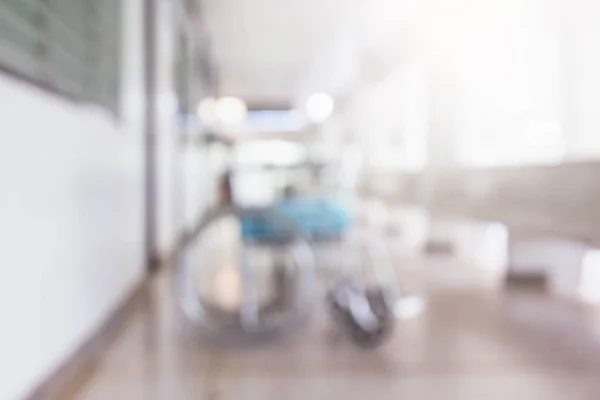 Silla de ruedas borrosa en el hospital nos utilizan seguro paciente rehabilitación concepto fondo —  Fotos de Stock