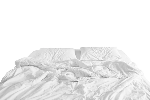 Cama sin hacer con una sábana arrugada, una manta y almohadas después de dormir cómodo edredón despertando por la mañana —  Fotos de Stock