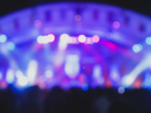 Rozostřeného osvětlením koncert na jevišti rozmazané disco párty — Stock fotografie