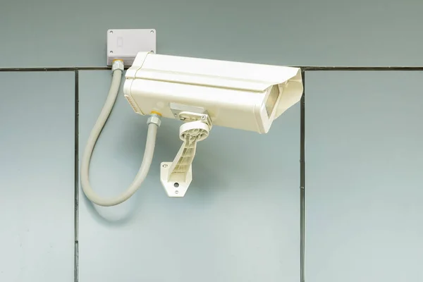 Überwachungskamera an Hauswand, Privateigentum cctv Schutz — Stockfoto