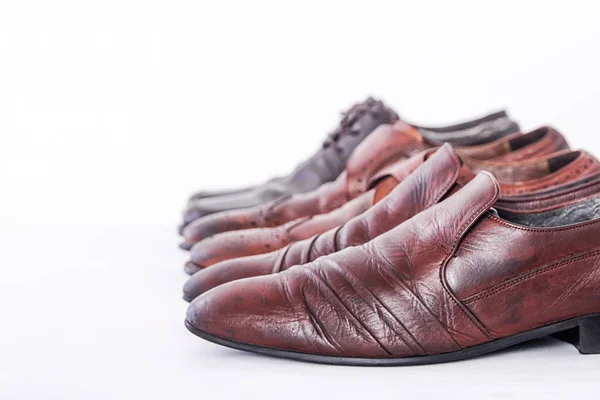 Zbliżenie, nowe modne męskie klasyczne skórzane buty — Zdjęcie stockowe