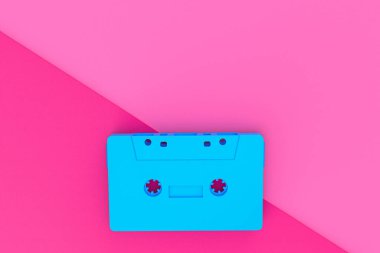 Mavi kaset düz arkaplanda pembe bir arkaplanda, 3 boyutlu illüstrasyon.