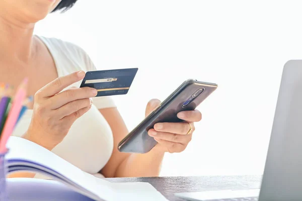 Woman Use Credit Card Online Shopping Smart Phone Laptop Shopping — Foto de Stock
