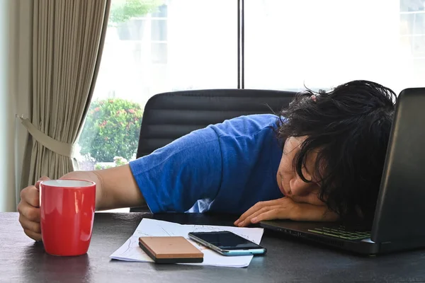 Hombre Negocios Usar Ropa Casual Dormir Escritorio Oficina Casa Con — Foto de Stock