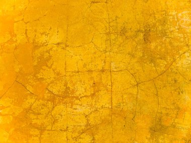 Duvarın dokusu, eski çentikli antika alçıyla. Altın sarısıyla boyanmış soyut arkaplan