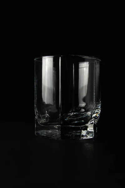Vaso Vidrio Transparente Vacío Con Reflejos — Foto de Stock