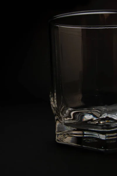 Vaso Vidrio Transparente Vacío Con Reflejos — Foto de Stock