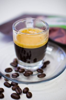 Espresso fincanda kahve.