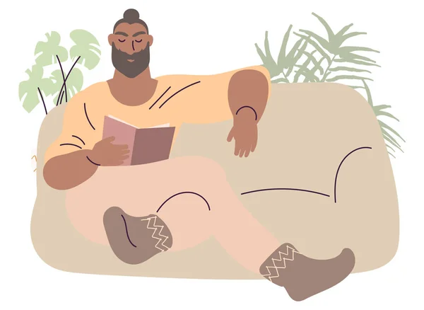 扁平的丑闻风格漫画可爱的人物 非洲裔美国人舒适地在家中阅读植物环绕 最小矢量说明 — 图库矢量图片