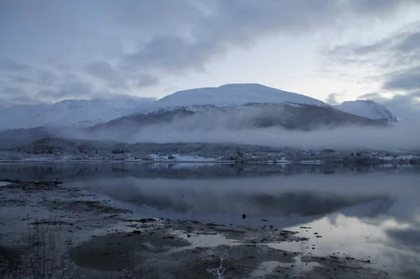 Fjordblick Mit Schnee Und Nebel — Stockfoto