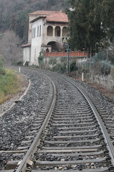 Spoorweg Bij Het Oude Klooster Van San Pietro Lamosa Iseomeer — Stockfoto