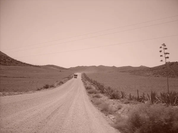 Camino Polvoriento Desierto Con Autobús — Foto de Stock