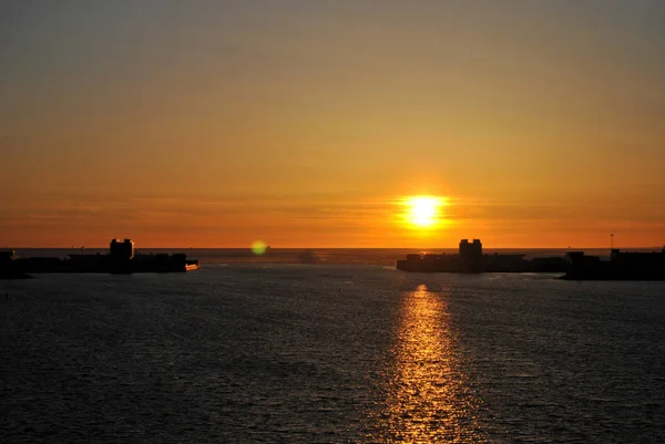 Ηλιοβασίλεμα Στη Θάλασσα — Φωτογραφία Αρχείου