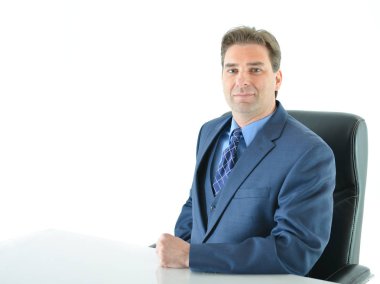 Executive sandalyede oturan iş adamı