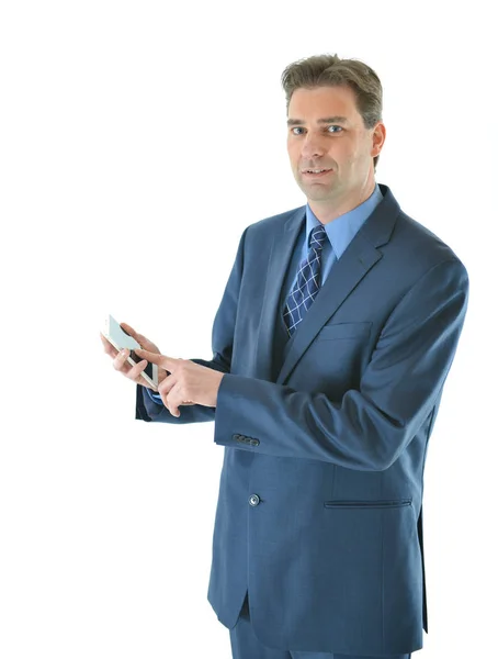 Üzleti ember, aki egy okos telefon, látszó egyenes — Stock Fotó