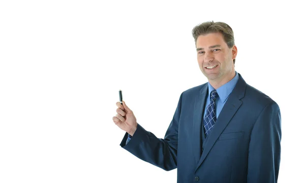 Hombre de negocios sosteniendo una pluma — Foto de Stock