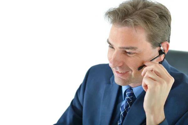 Geschäftsmann am Telefon oder Kundendienstmitarbeiter — Stockfoto