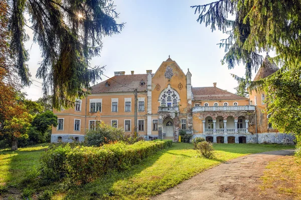 Ugron Kalesi, Romanya