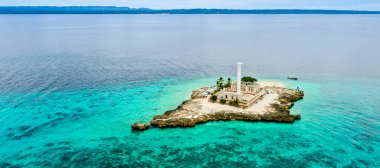 Capitancillo Adası Havalimanı, Bogo, Cebu yakınlarında küçük bir mercan adası. Beyaz bir deniz feneri.