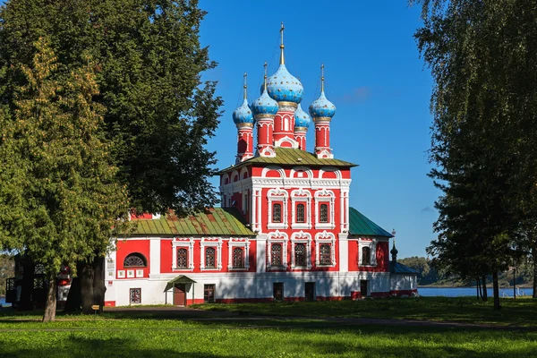 Iglesia de Tsarevich Dimitry sobre la Sangre en Uglich Kremlin, Rusia — Foto de Stock