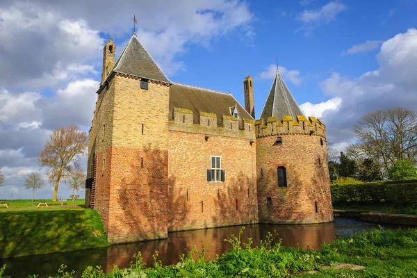 Kilátás nyílik a történelmi vár Radboud, Medemblik, Hollandia — Stock Fotó