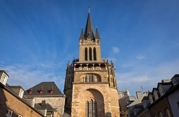 Torre di Aquisgrana Cattedrale vista da ovest, Germania — Foto Stock