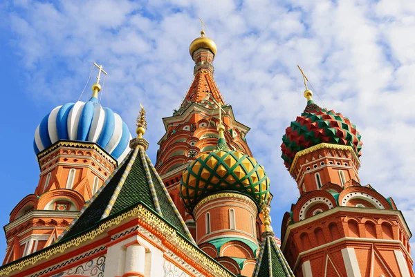 Koepels van St.-Basiliuskathedraal op het Rode plein in Moskou, Rusland — Stockfoto