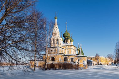 Kilise St John the Baptist Uglich kışın, Rusya içinde