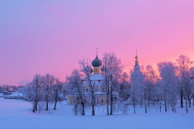 Başkalaşım Katedrali Uglich Kremlin'in arka planında bir kış gündoğumu, Rusya Federasyonu