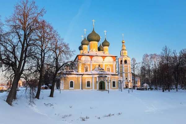 Sobór Przemienienia Pańskiego w Uglich Kremla w zimowy wieczór, Rosja — Zdjęcie stockowe