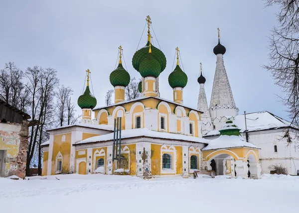 Kirche des heiligen Johannes des Täufers im alexeykloster im winter, uglich, russland — Stockfoto