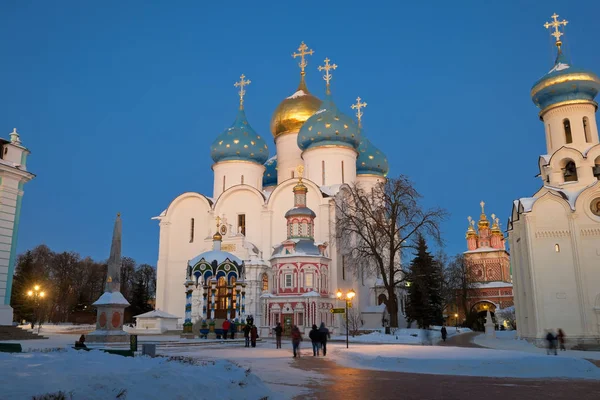 Winteravond in de Trinity Lavra van St. Sergius, Rusland — Stockfoto