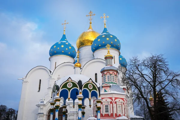 Belle cathédrale de l'Assomption de la Trinité-Lavra de Saint-Serge à Serguiev Posad, Russie — Photo