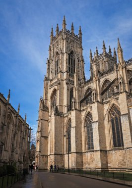 York Minster Güney Doğu'dan sonra yağmur, İngiltere'de güneşli günde görüntülendi?