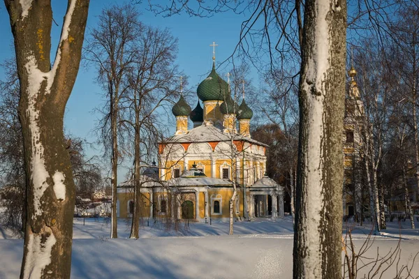 Преображенский собор Угличского Кремля зимой — стоковое фото