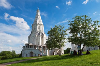 Moskova/Rusya - 26 Mayıs 2017: Müzesi-rezerv Kolomenskoye bahar Muscovites ve sermaye Konuklar için bir favori dinlenme yer