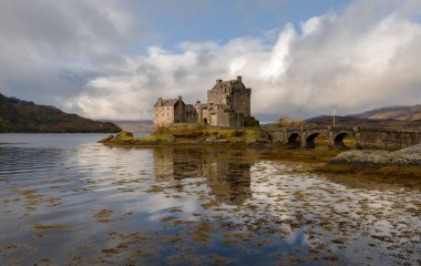 Eilean Donan Kalesi güneyden gördün mü Güz