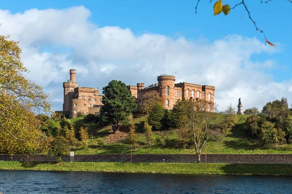 Castelo Inverness com vista para o rio Ness — Fotografia de Stock