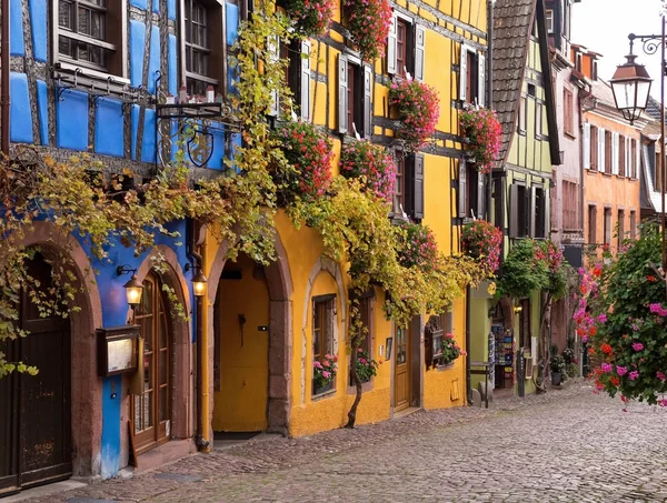 Central street of Riquewihr- one of the most beautiful villages in Alsace, France — Stock Photo, Image