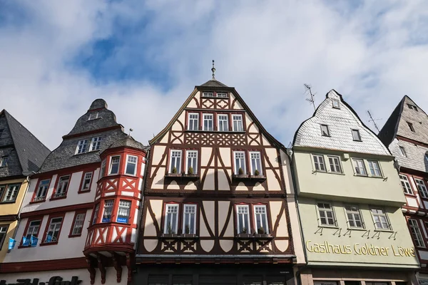 LIMBURG AN DER LAHN, HESSE / GERMANIA - 14 MARZO 2018: Case medievali a graticcio nel centro storico — Foto Stock