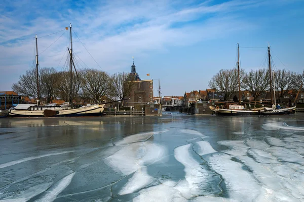 Enkhuizen, kışın liman tarafındaki şehrin North Holland/The Hollanda - Mart 3 2018:View — Stok fotoğraf