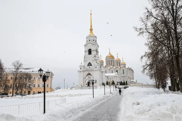 Droga do Katedry Wniebowzięcia Władimira zimą, Rosja — Zdjęcie stockowe