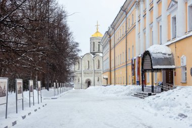 Vladimir / Rusya - 10 Şubat 2019: Kar Varsayım Katedrali 'nden St. Demetrius Katedrali' ne kadar her yeri kapladı 