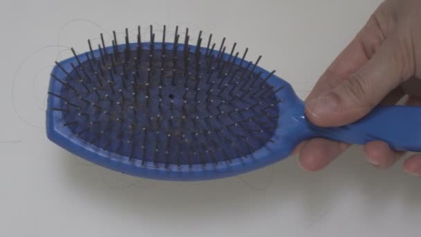 Dirty hair comb with a lump — Stock Video