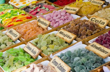 karışık renkli meyve bonbon