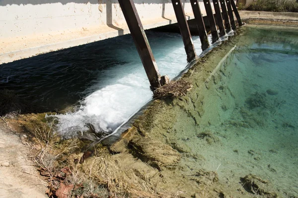 Water overdracht kanaal — Stockfoto